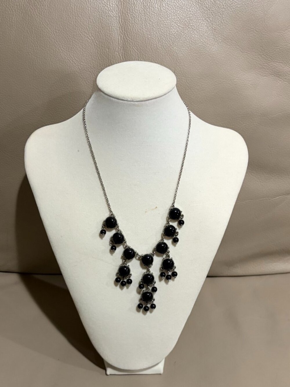 Vintage "RMN" costume/fashion necklace (Preowned)